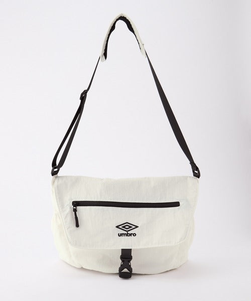 Umbro 刺繡尼龍斜背包
