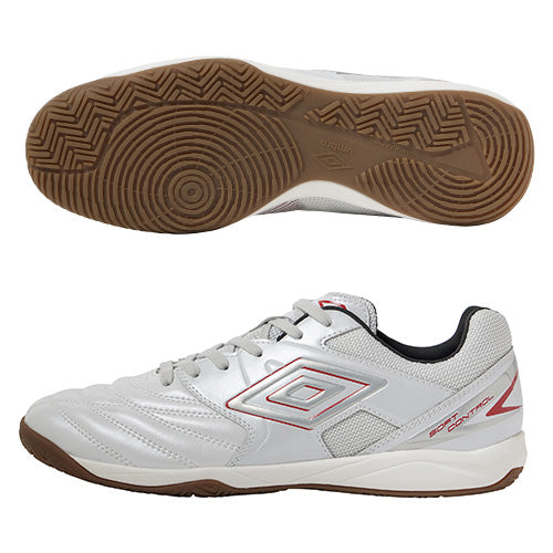 Umbro ACCERATOR TR WIDE IN LE 平底足球鞋